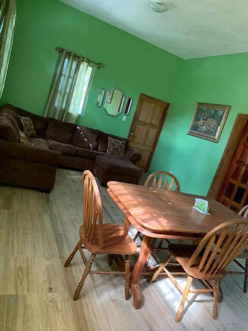 Banyan Rose Appartement Orange Walk Buitenkant foto