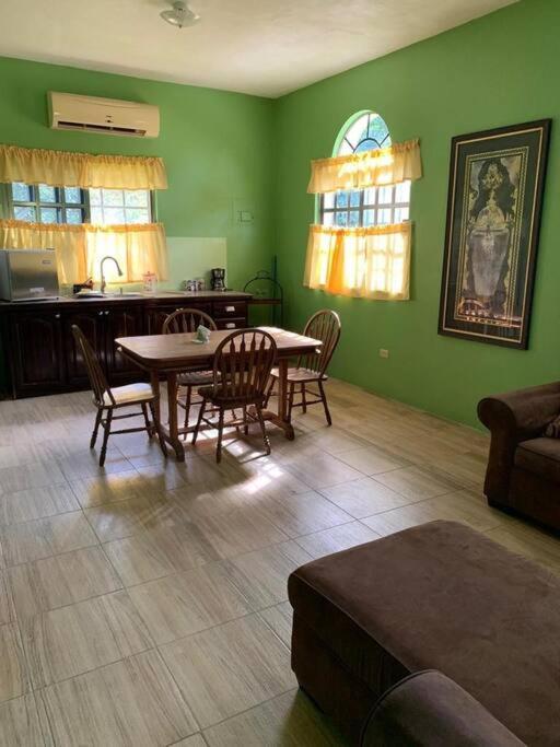 Banyan Rose Appartement Orange Walk Buitenkant foto